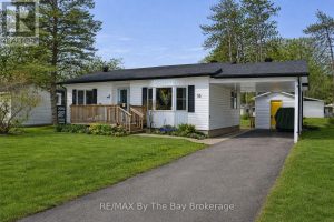 15 CARRUTHERS STREET S Wasaga Beach