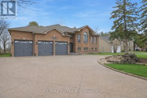 70 FAIRWAY CRESCENT Wasaga Beach