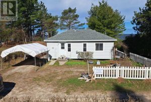 4 PINEWOOD DRIVE Tiny
