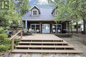 698 TINY BEACHES ROAD S Tiny