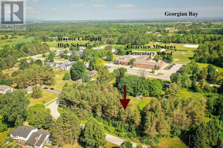 8 JONATHAN COURT Clearview (Stayner)