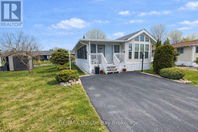 8 HURON CIRCLE Wasaga Beach