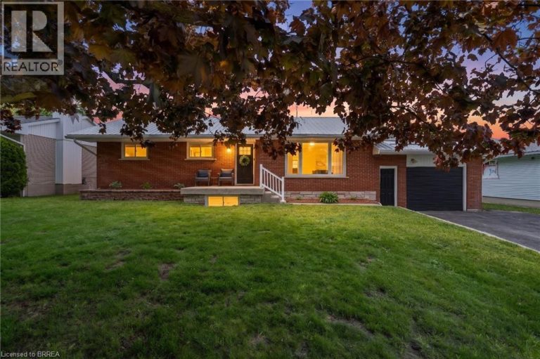 212 HAMILTON Drive Stayner