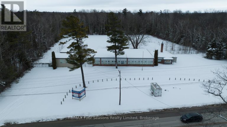3267 MOSLEY STREET Wasaga Beach