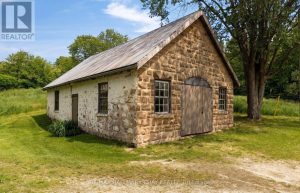 8997 COUNTY ROAD 9 Clearview