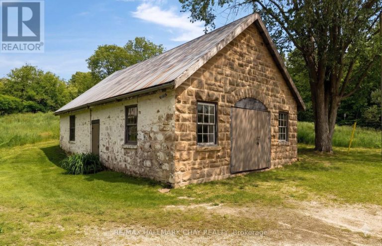 8997 COUNTY ROAD 9 Clearview