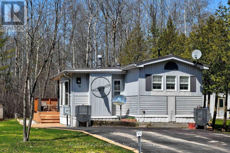18 PRINCE CHARLES AVENUE Springwater