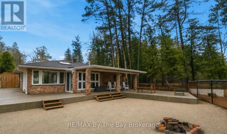 54 HOMEWOOD AVENUE Wasaga Beach