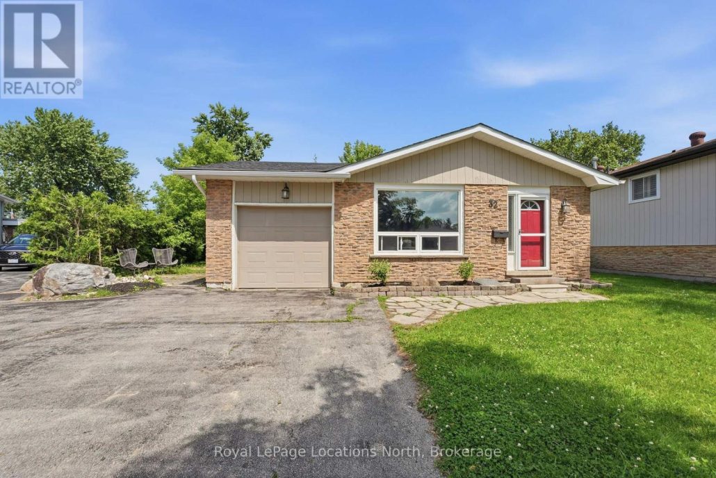 32 COURTICE CRESCENT Collingwood
