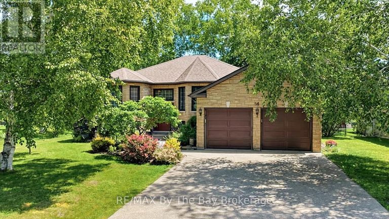 54 FAIRWAY CRESCENT Wasaga Beach