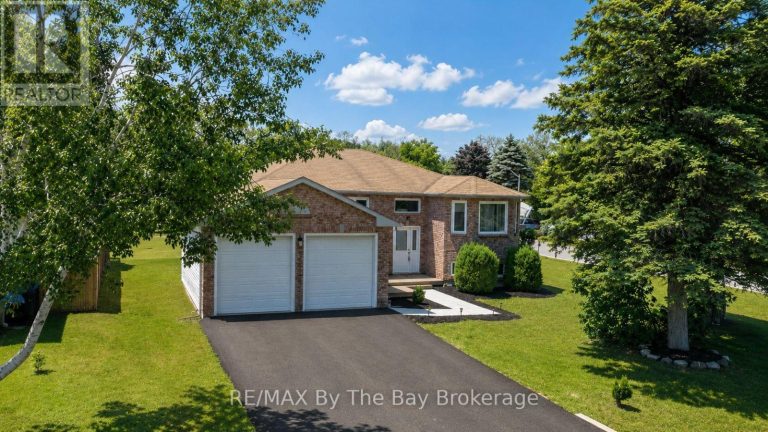 2 BIRCHMOUNT CIRCLE Wasaga Beach