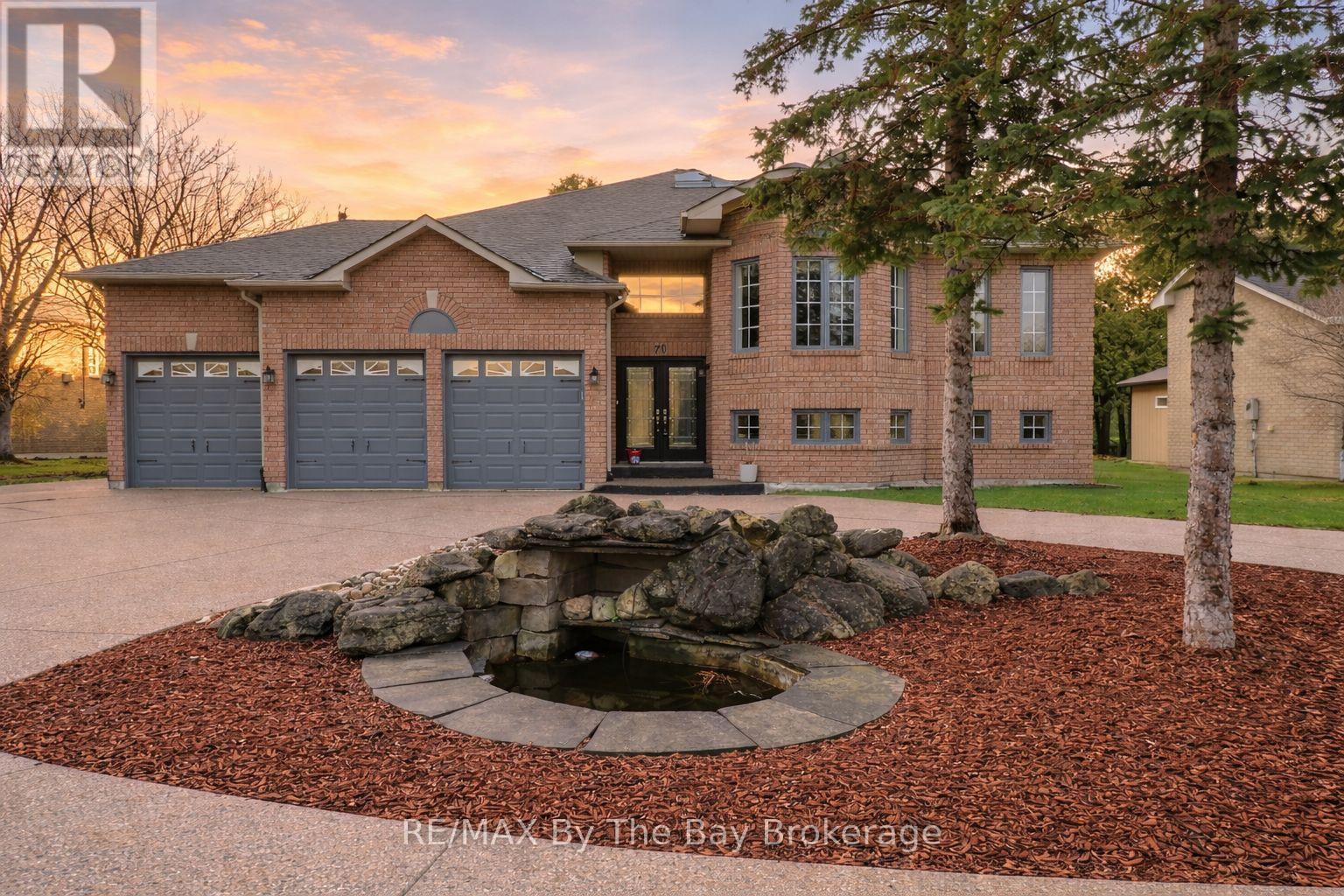 70 FAIRWAY CRESCENT Wasaga Beach