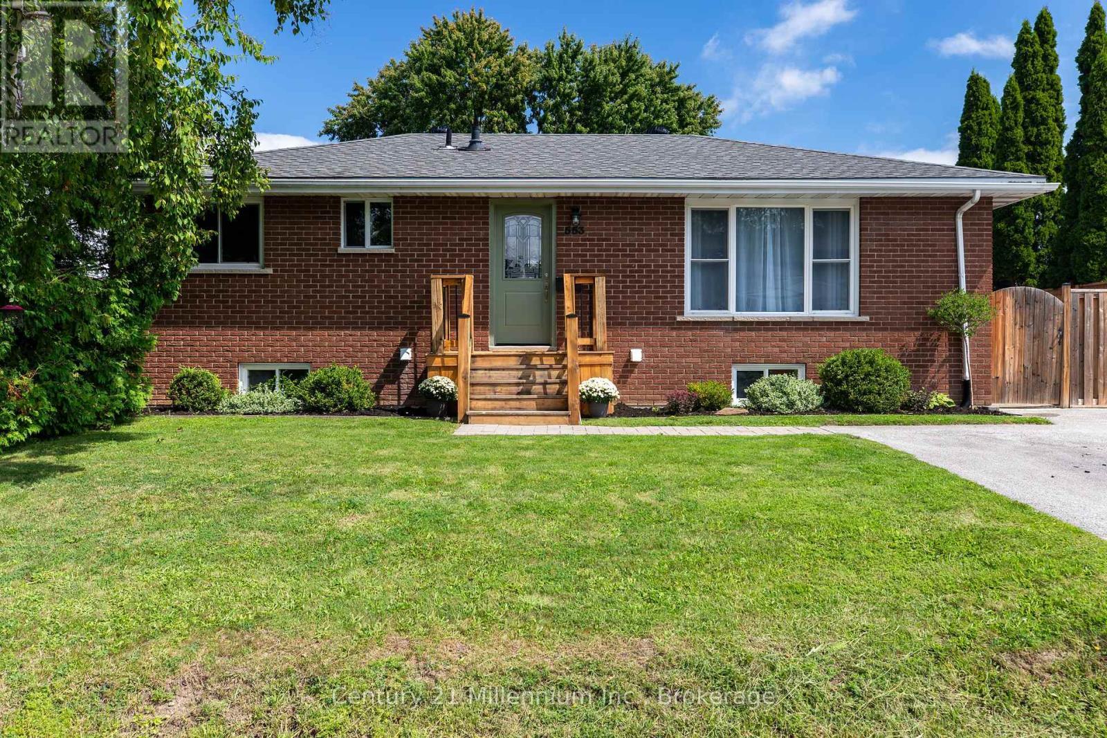 553 SPRUCE STREET Collingwood